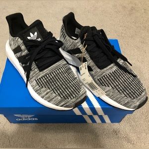 NWT Adidas Swift Run J Unisex Big Kids/Youth Size 6 Shoes Sneakers